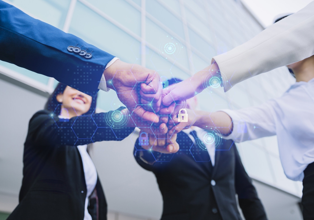 geudeul-ui-son-eul-mo-euneun-jeolm-eun-sa-eob-salamdeul